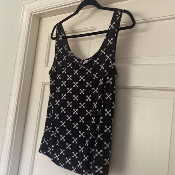 H&M Modern Graphic Design Black White Tank Top Size Medium - Picture 1 of 5